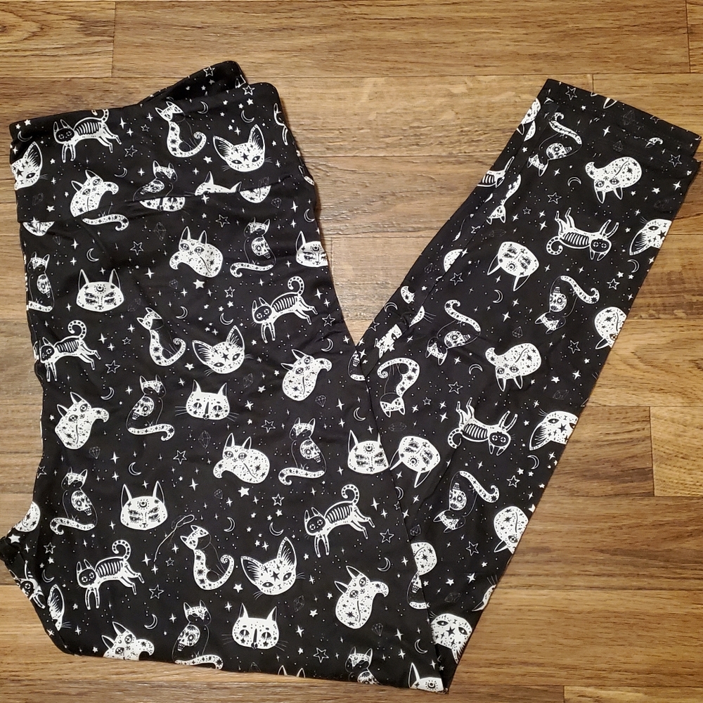 NWOT CANAH 🖤 Cat leggings. Size  Tall and Curvy  (14- 22)